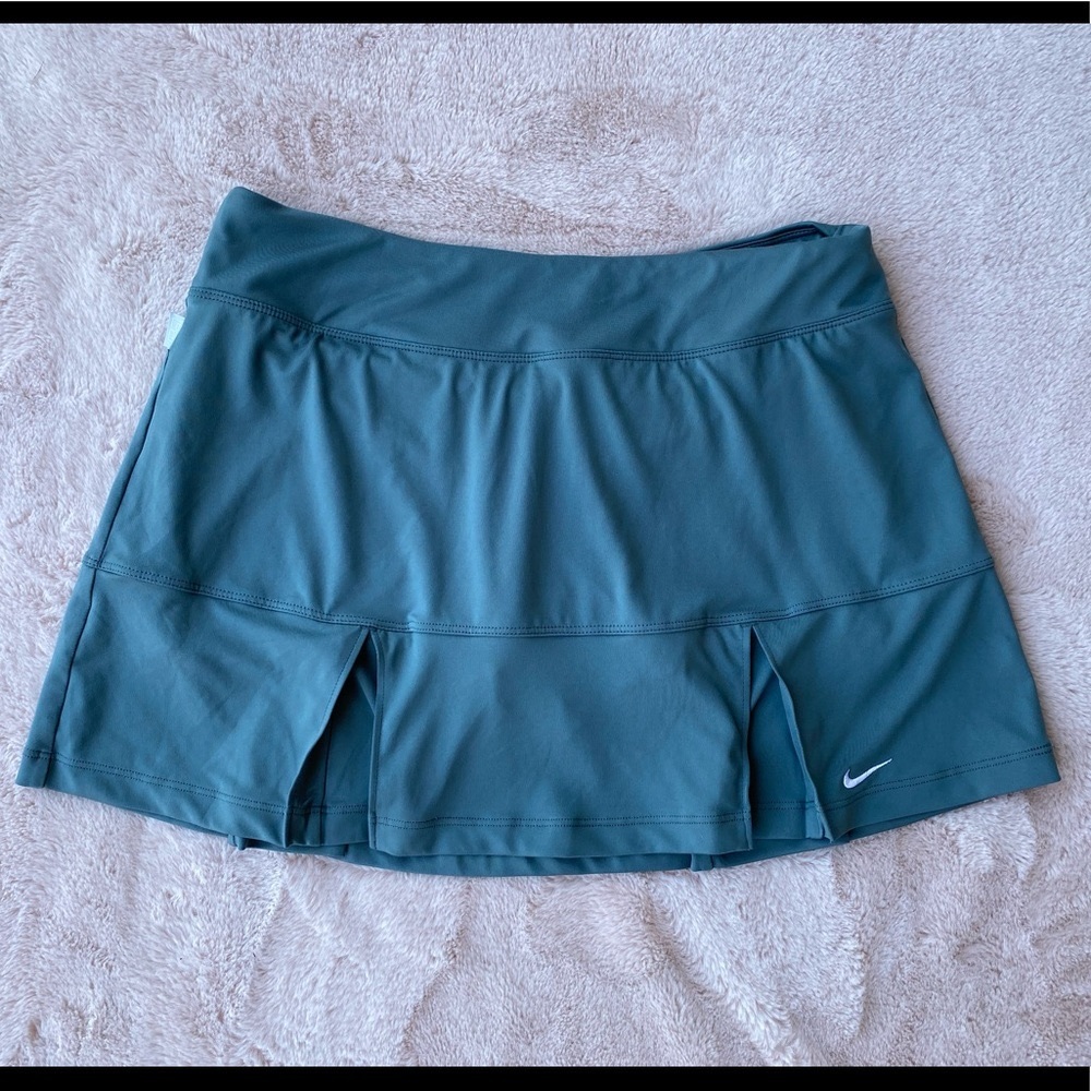 NWT Nike Tennis Skort M